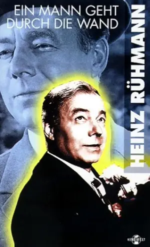 Ein Mann geht durch die Wand